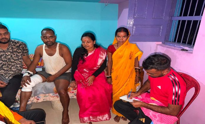 गोमिया में घायलों के घर पहुंचे जयराम महतो, आर्थिक मदद कर जाना हालचाल