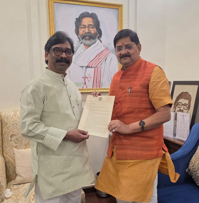 धनबाद के पेयजल संकट और 38 सड़कों को लेकर CM हेमंत सोरेन से मिले राज सिन्हा