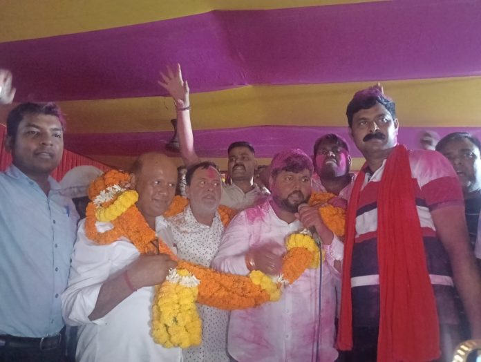 निरसा में 11 दिन बाद खत्म हुआ आमरण अनशन, ECL प्रबंधन से बनी सहमति