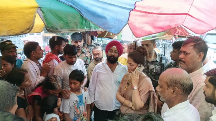 धनबाद में सड़क हादसे में मिथिलेश रजक की मौत, परिवार को मुआवजे और नौकरी पर बनी सहमति