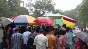 धनबाद में सड़क हादसे में मिथिलेश रजक की मौत, परिवार को मुआवजे और नौकरी पर बनी सहमति 1 धनबाद में सड़क हादसे में मिथिलेश रजक की मौत, परिवार को मुआवजे और नौकरी पर बनी सहमति