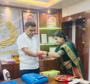 Raksha Bandhan 2026: रागिनी सिंह ने DC और SSP को बांधी राखी