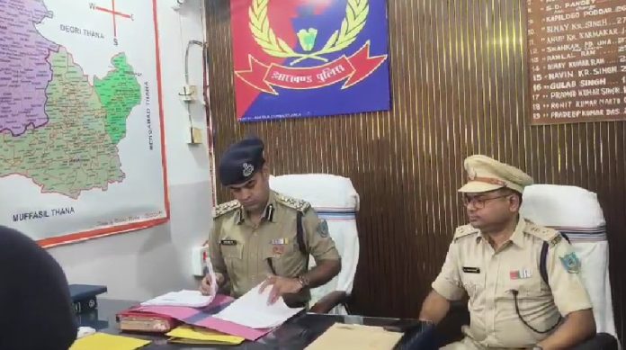 जमुआ पहुंचे DIG अंजनी कुमार झा, जवानों ने दिया गार्ड ऑफ ऑनर; पुलिसिंग की ली जानकारी