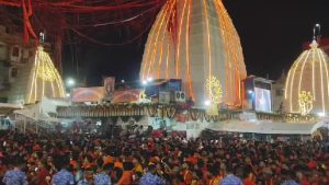 देवघर में आस्था का सैलाब! दूसरी सोमवारी पर बाबा बैद्यनाथ धाम में उमड़ा कांवरियों का जनसैलाब 1 देवघर में आस्था का सैलाब! दूसरी सोमवारी पर बाबा बैद्यनाथ धाम में उमड़ा कांवरियों का जनसैलाब 1