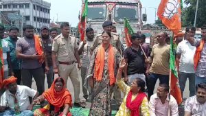 JPSC-JSSC आंदोलन के समर्थन में निरसा में BJP का प्रदर्शन