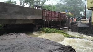 Jhilaya Pul Diversion Dhanbad: फिर बह गया झिलिया पुल का डायवर्सन, मैथन-कुमारधुबी-चिरकुंडा का संपर्क प्रभावित 2 Jhilaya Pul Diversion Dhanbad 2