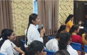 बड्स गार्डन स्कूल में धनबाद पुलिस का साइबर सुरक्षा जागरूकता अभियान 1