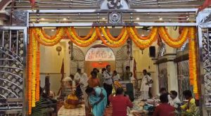 धनबाद के महावीर मंदिर में भव्य रुद्राभिषेक, उज्जैन की तर्ज पर हुआ महादेव का श्रृंगार 1 धनबाद के महावीर मंदिर में भव्य रुद्राभिषेक, उज्जैन की तर्ज पर हुआ महादेव का श्रृंगार