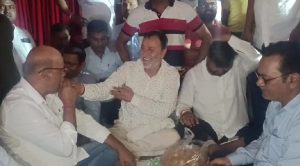 निरसा में 11 दिन बाद खत्म हुआ आमरण अनशन, ECL प्रबंधन से बनी सहमति