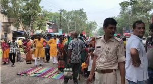 चिरकुंडा में 5 दिन से पानी संकट, सड़क पर उतरे लोग; विधायक के आश्वासन पर हटा जाम