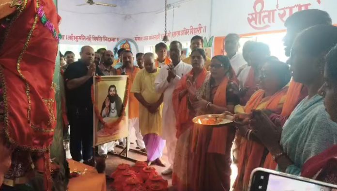 राजगंज में संत शिरोमणि गुरु रविदास जी की कलश वंदन यात्रा का भव्य स्वागत, श्रद्धा और उत्साह का दिखा संगम 1