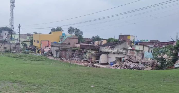बाघमारा में फिर भू-धंसान, छाताबाद में दो दर्जन से अधिक घर जमींदोज 1