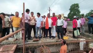 निरसा में झिलिया पुल डायवर्सन बहने पर PWD अधिकारियों का निरीक्षण, एक माह में पुल चालू करने का आश्वासन