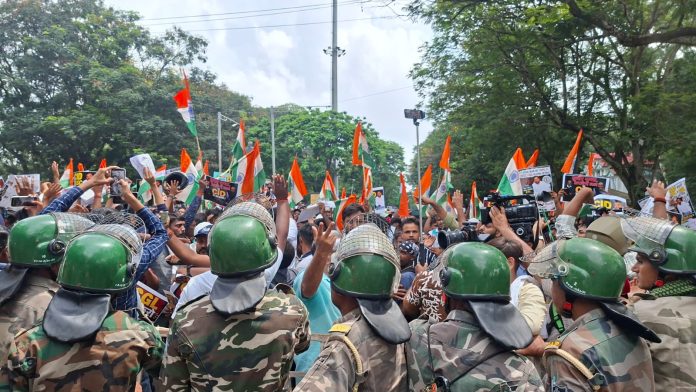 Ranchi JPSC JSSC Protest: बैरिकेडिंग तोड़कर आगे बढ़े छात्र, विधानसभा मार्च में बढ़ा तनाव
