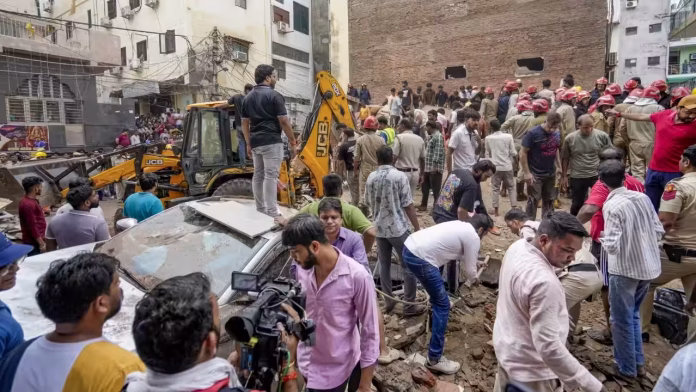 Delhi Building Collapse: सत्य निकेतन हादसे में 7 की मौत, मालिक के खिलाफ लुक आउट नोटिस