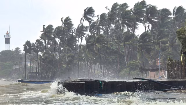 Deep Depression Weakened: बंगाल की खाड़ी का Deep Depression कमजोर, Cyclone Arnab बनने का खतरा टला