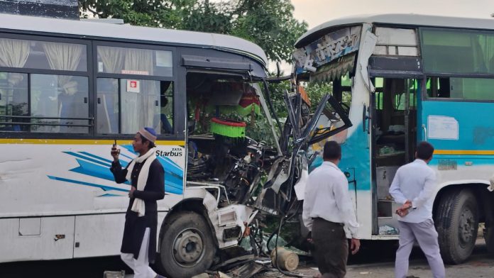 सीतामढ़ी-मुजफ्फरपुर हाईवे पर बड़ा हादसा, दो बसों की टक्कर में चालक की मौत