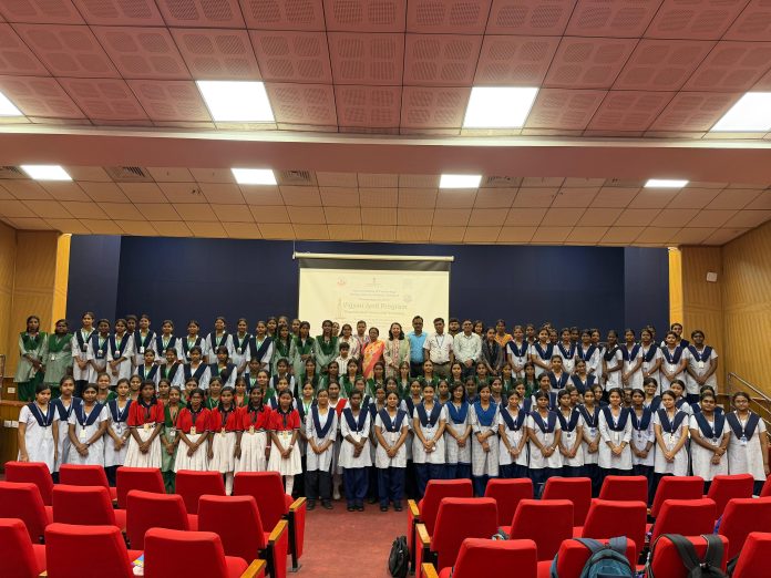 STEM में बढ़ेगी बेटियों की भागीदारी, विज्ञान ज्योति के तहत IIT ISM धनबाद पहुंचीं 115 छात्राएं