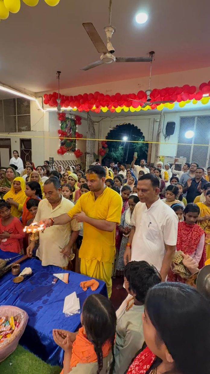 बरसाना के राधा रानी मंदिर पहुंचे तेज प्रताप यादव