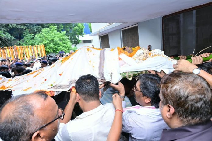 सुदिव्य कुमार सोनू की अंतिम यात्रा में उमड़ा जनसैलाब, हेमंत सोरेन ने दिया कंधा