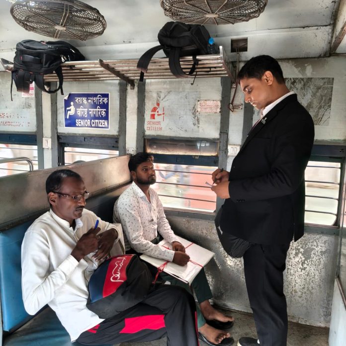 धनबाद मंडल में मेगा टिकट चेकिंग, 536 यात्री पकड़े गए; 4.30 लाख रुपये जुर्माना
