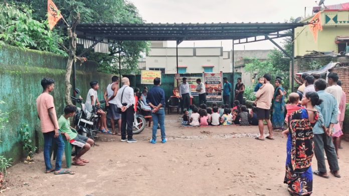 धनबाद की कोरंगा बस्ती में लगा विधिक सेवा शिविर