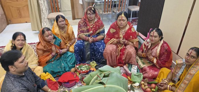 Surya Highland City Teej Celebration: सूर्या हाइलैंड सिटी में तीज उत्सव, सोलह शृंगार में सजी महिलाओं ने किया नृत्य