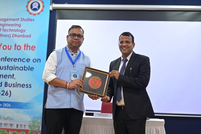 IIT ISM IC ADIB 26 Conference: धनबाद के पर्यावरण पर बोले देव कुमार वर्मा, आने वाली पीढ़ियों की जिम्मेदारी याद दिलाई