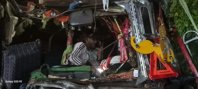 Rajganj Road Accident: हिमालय से सेब लेकर कोलकाता जा रहा था ट्रक, राजगंज में हुआ दर्दनाक हादसा