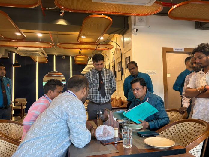 Dhanbad Food Safety Action: धनबाद में मिलावटी पनीर पर बड़ी कार्रवाई, गौतम डेयरी सील; 58 किलो संदिग्ध पनीर जब्त