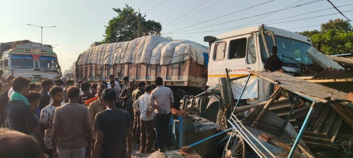 Barwadda GT Road Accident: बरवाअड्डा GT Road पर तेज रफ्तार का कहर, दुकानों में घुसा ट्रेलर; चालक हिरासत में