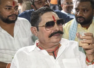 Bihar MLC Chunav: अनंत सिंह ने खोला पत्ता, अनुज सिंह को समर्थन का ऐलान; नीरज कुमार की बढ़ी चुनौती Bihar MLC Chunav: अनंत सिंह ने खोला पत्ता, अनुज सिंह को समर्थन का ऐलान; नीरज कुमार की बढ़ी चुनौती