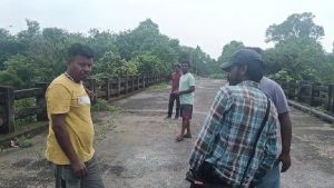 2 करोड़ से ज्यादा का पुल 7-8 साल में जर्जर! धनबाद में उठे निर्माण गुणवत्ता पर सवाल