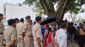 CTET अभ्यर्थियों ने शिक्षा मंत्री के आवास का किया घेराव, पेयरिंग की मांग पर अड़े