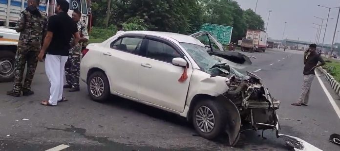मैथन टोल प्लाजा के पास सड़क हादसा, तेज रफ्तार कार की टक्कर से 2 ट्रक चालकों की मौत