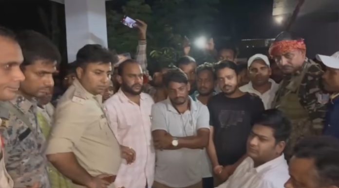 सरिया में SIR कैंप में बवाल! ग्रामीणों ने BDO समेत कई कर्मियों को कमरे में किया बंद