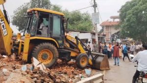 झारखंड धाम में चला बुलडोजर, अतिक्रमण के खिलाफ प्रशासन की बड़ी कार्रवाई