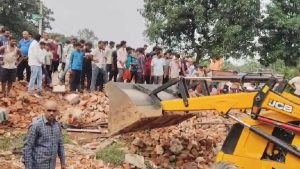 झारखंड धाम में चला बुलडोजर, अतिक्रमण के खिलाफ प्रशासन की बड़ी कार्रवाई 2 झारखंड धाम में चला बुलडोजर, अतिक्रमण के खिलाफ प्रशासन की बड़ी कार्रवाई