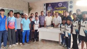 धनबाद के क्रिकेटर कुनैन कुरैशी ने दलीप ट्रॉफी में जड़ा शतक, DCA ने मनाया जश्न 1 धनबाद के क्रिकेटर कुनैन कुरैशी ने दलीप ट्रॉफी में जड़ा शतक, DCA ने मनाया जश्न