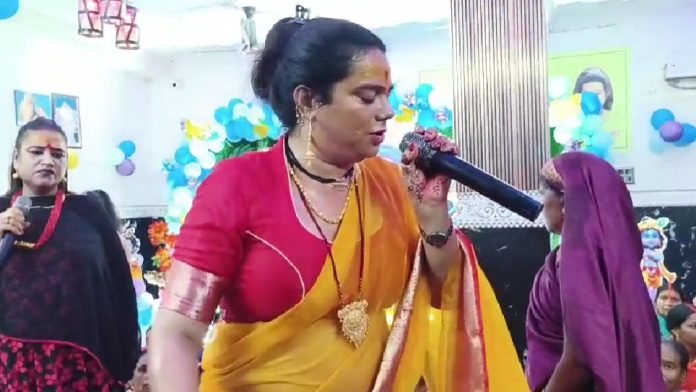 धनबाद में सुनैना किन्नर के आवास पर कृष्ण जी की छठिहारी, भक्ति में झूमे श्रद्धालु