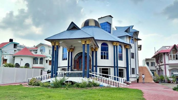 Muzaffarpur American House: मुजफ्फरपुर का ‘अमेरिकन हाउस’ क्यों है खास? बेडरूम तक जाती है कार, 35 करोड़ में बिक्री की चर्चा