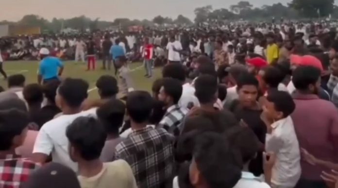 फुटबॉल टूर्नामेंट के मंच पर भिड़े JMM-कांग्रेस नेता, एक ने कहा ‘कोयला चोर’ तो दूसरे ने ‘लोहा चोर’ के आरोप लगाए