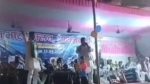 फुटबॉल टूर्नामेंट के मंच पर भिड़े JMM-कांग्रेस नेता, एक ने कहा ‘कोयला चोर’ तो दूसरे ने ‘लोहा चोर’ के आरोप लगाए