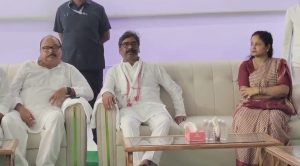Sudivya Kumar Sonu Shraddh: दिवंगत मंत्री सुदिव्य कुमार सोनू के श्राद्ध कार्यक्रम में पहुंचे CM हेमंत सोरेन, नम आंखों से दी श्रद्धांजलि