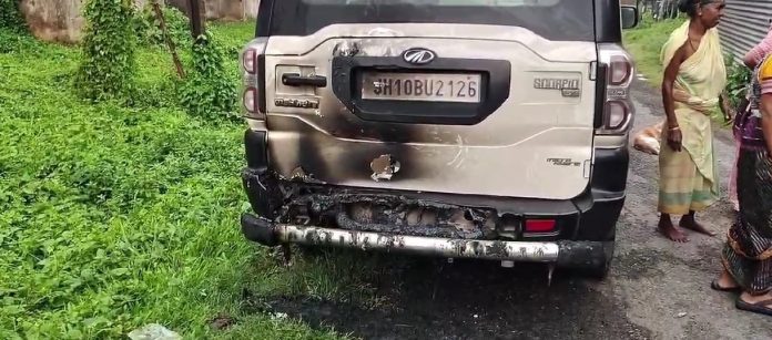 Maithon Fire Incident: मैथन के आजाद नगर में आधी रात आगजनी से हड़कंप, दो वाहनों को बनाया निशाना