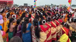 Tilawani Karam Mahotsav: करमा पर्व से पहले तिलावनी में उत्सव का माहौल, लोक संस्कृति की दिखी झलक