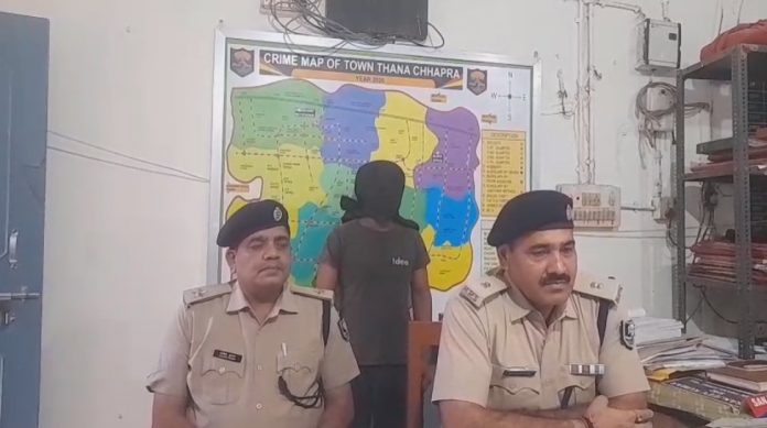 Chhapra Youth Murder Case: मध्य रात्रि शव मिलने से मचा हड़कंप, जांच के बाद एक आरोपी पुलिस की गिरफ्त में