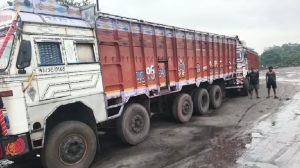 Nirsa No Work No Pay Protest: ‘नो वर्क नो पे’ के फरमान पर भड़के चालक-मजदूर, एसटीडी कंपनी में ट्रांसपोर्टिंग ठप