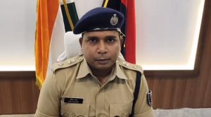 Sitamarhi Human Trafficking Case: सीतामढ़ी में मानव तस्करी नेटवर्क का कथित सरगना गिरफ्तार, बेगूसराय से दबोचा गया मंजूर खलीफा 1 Sitamarhi Human Trafficking Case: सीतामढ़ी में मानव तस्करी नेटवर्क का कथित सरगना गिरफ्तार, बेगूसराय से दबोचा गया मंजूर खलीफा
