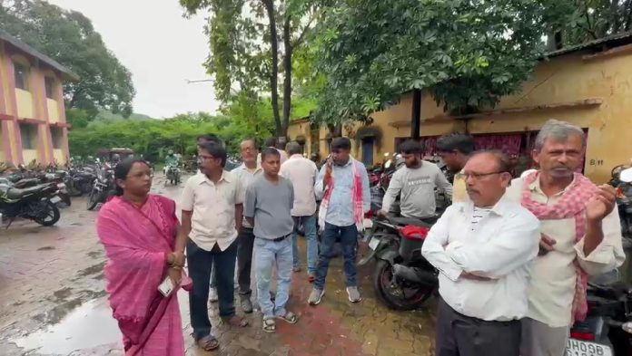 Topchanchi NGT Rules Violation: तोपचांची में NGT नियमों की जांच के दौरान हंगामा, जिला परिषद उपाध्यक्ष को धमकाने का आरोप